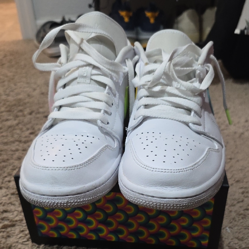 Men White Sneakers